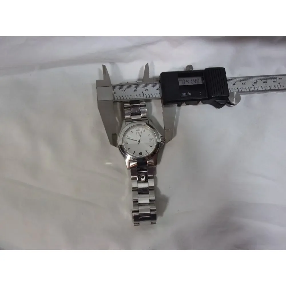ESQ E5063 SWISS QUARTZ MOVEMENT TIME & DATE RUNS AND KEEPS GOOD TIME